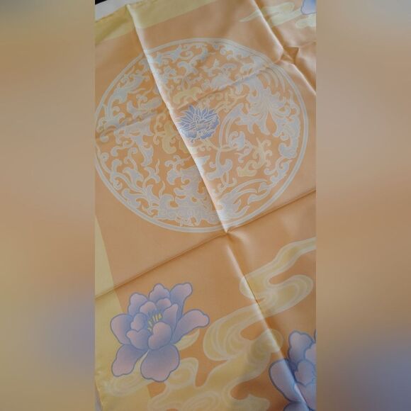 Marja Kurki Large Vintage Floral Silk Scarf w/ Pastel Accents Rolled Hem - Picture 7 of 16